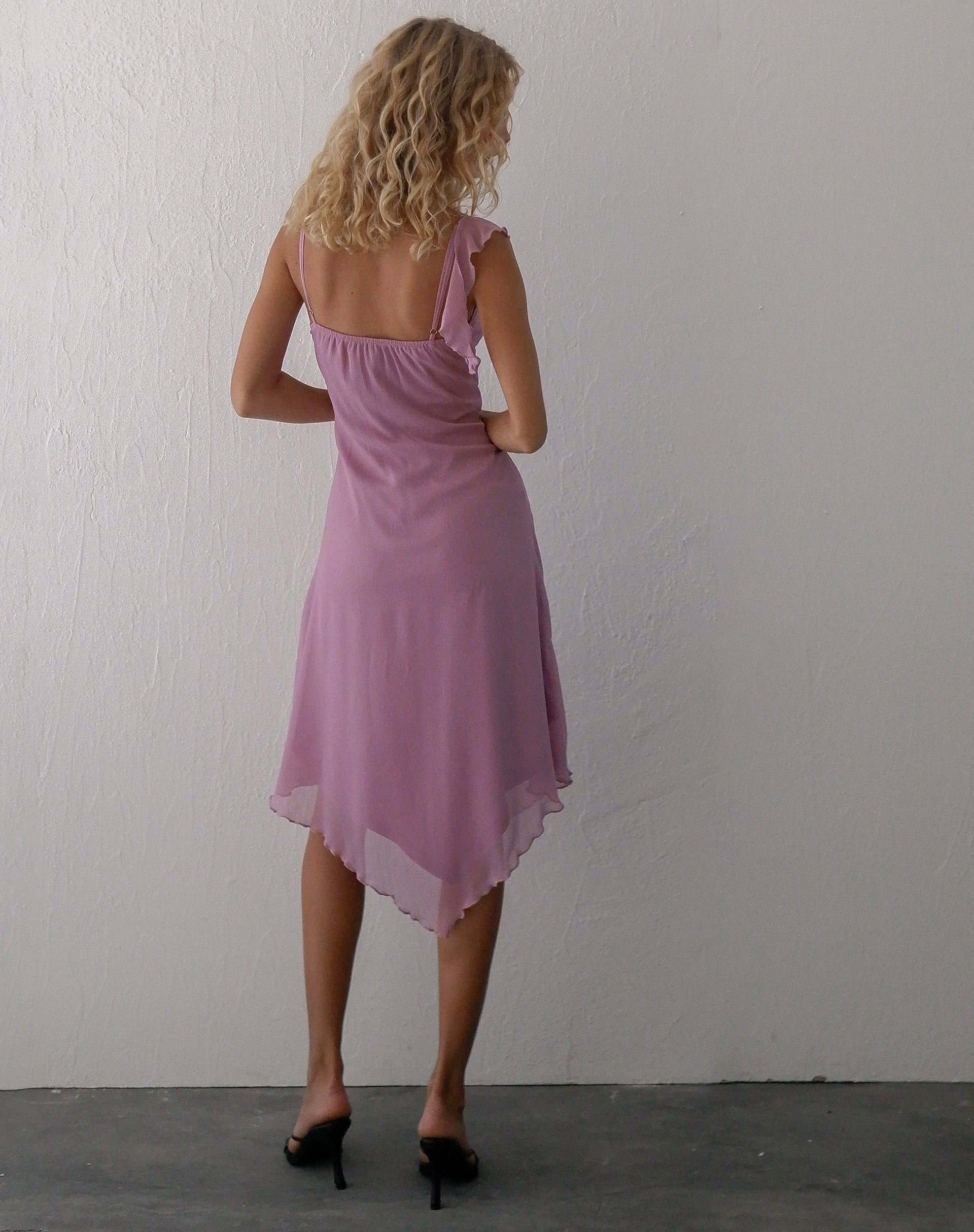 Immagine di Jenani Rosette Ruffle Midi Dress in Light Plum