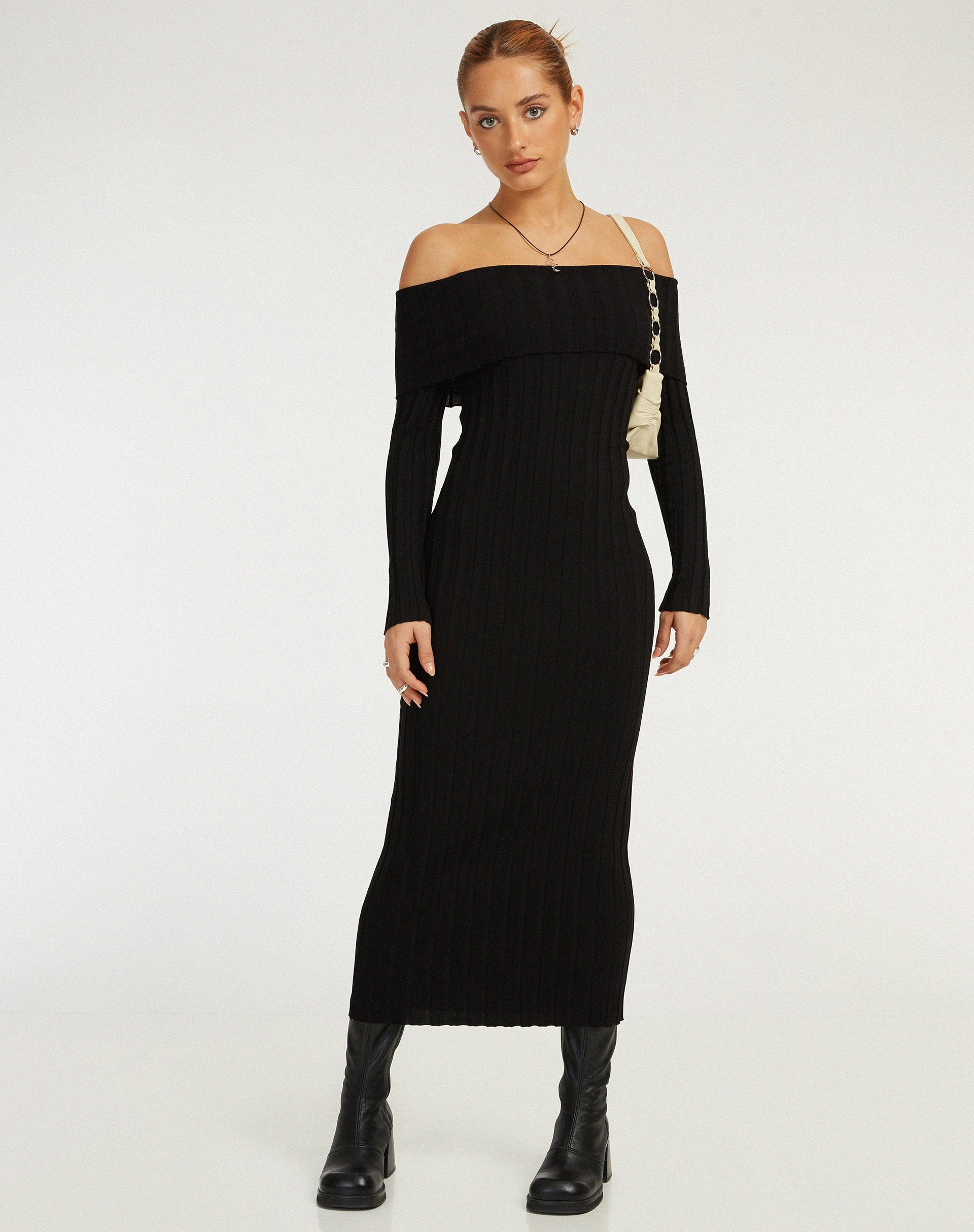 immagine di Jesuita Bardot Knitted Midi Dress in nero