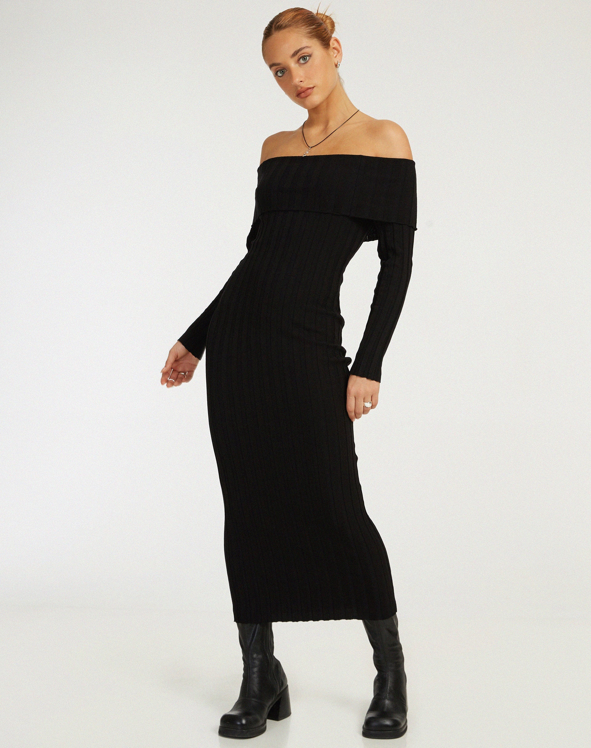 immagine di Jesuita Bardot Knitted Midi Dress in nero