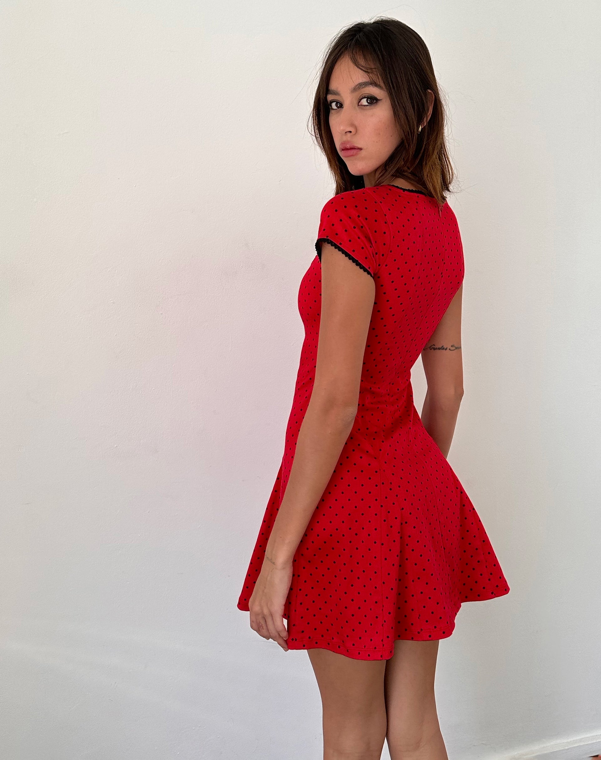 Immagine di Jinae Mini Abito con Dettaglio Pieghe in Sateen Rosso Polka