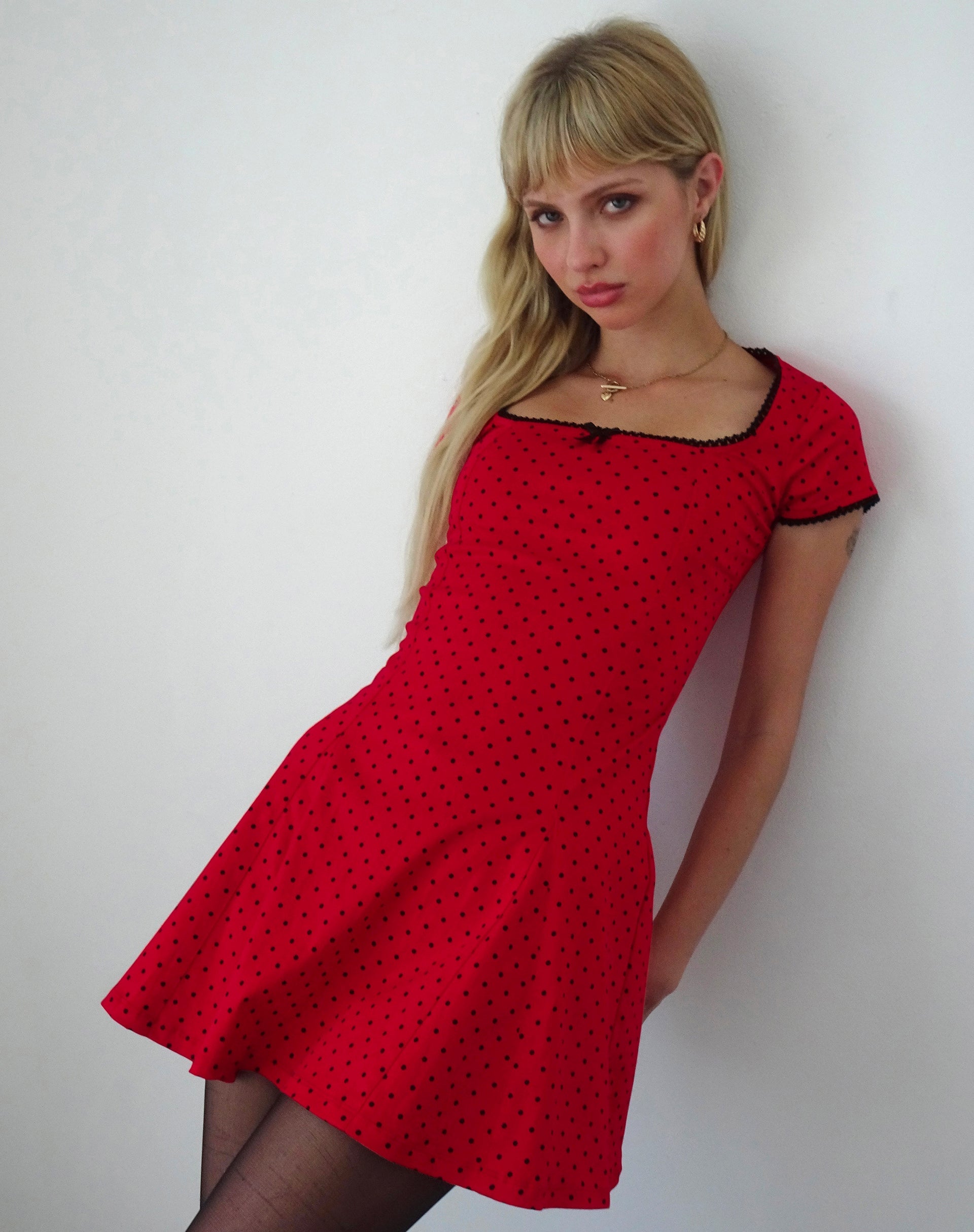 Immagine di Jinae Mini Abito con Dettaglio Pieghe in Sateen Rosso Polka