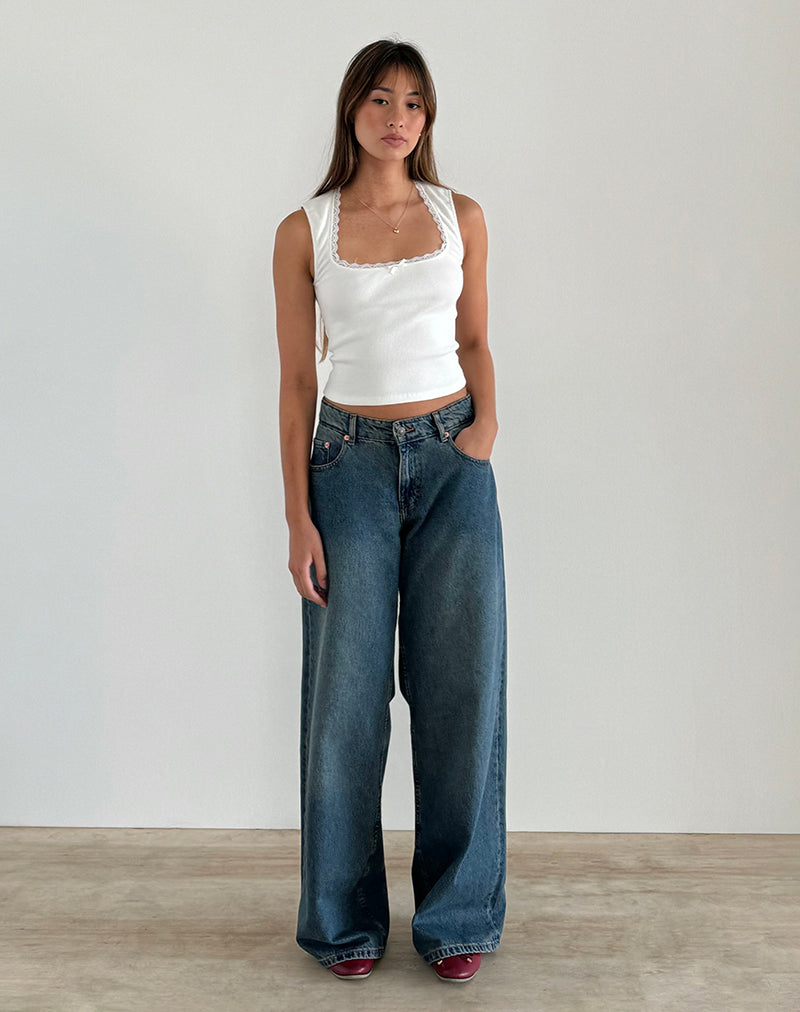 Immagine di Jinila Top in bianco sporco con fiocco e pizzo
