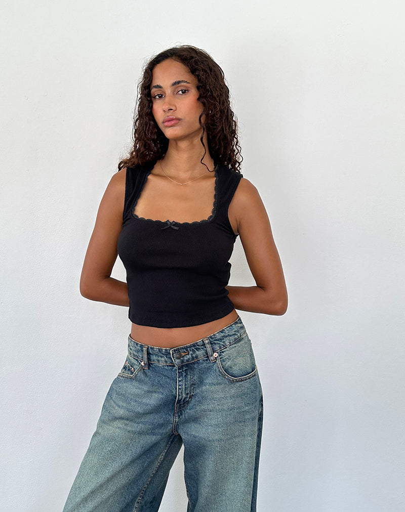 Immagine di Jinila Top nero con pizzo e fiocco