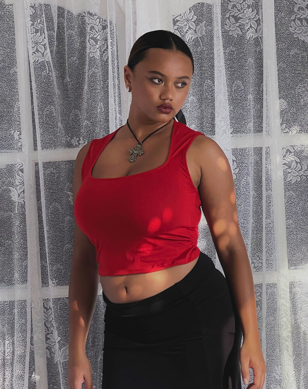 Top Jinsu in rosso adrenalina