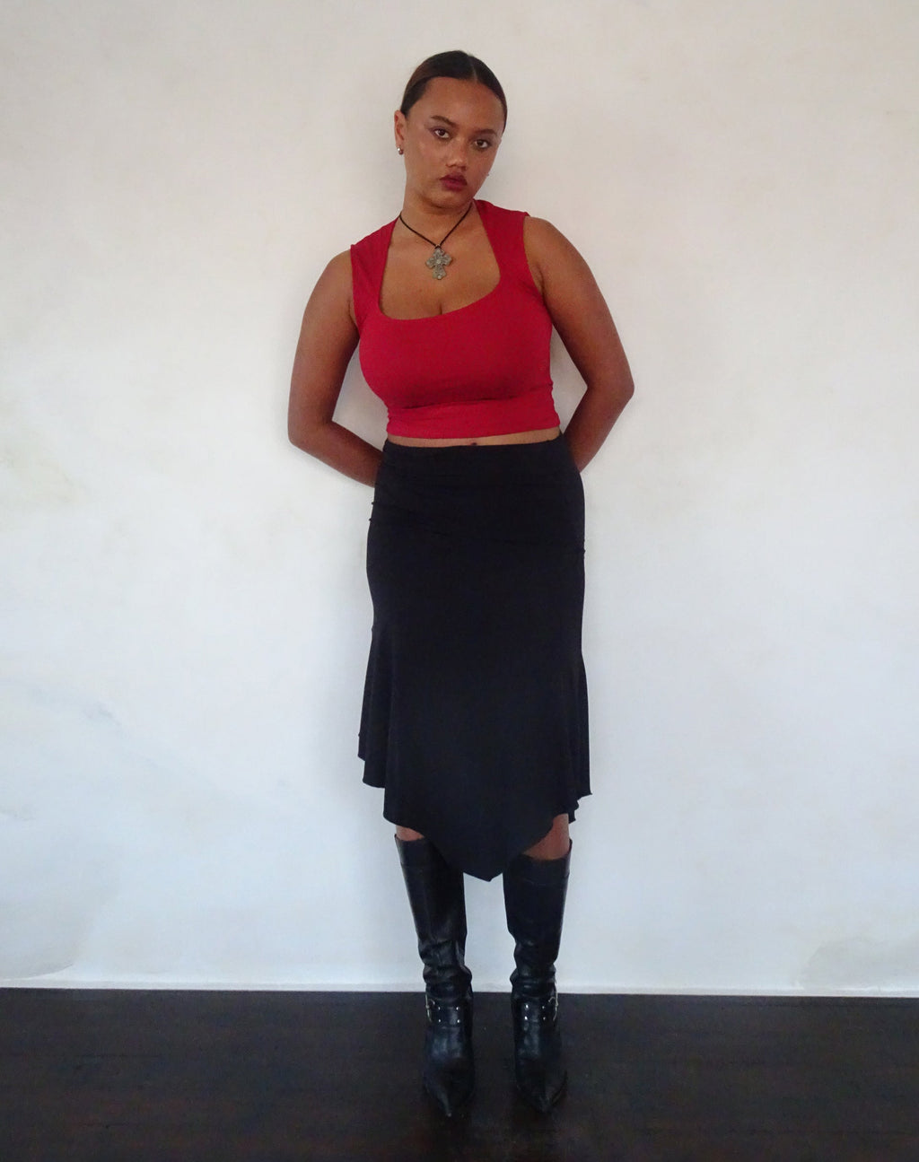 Top Jinsu in rosso adrenalina