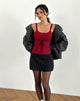 Immagine di Joanie Rib Cami Top in rosso con cravatta nera