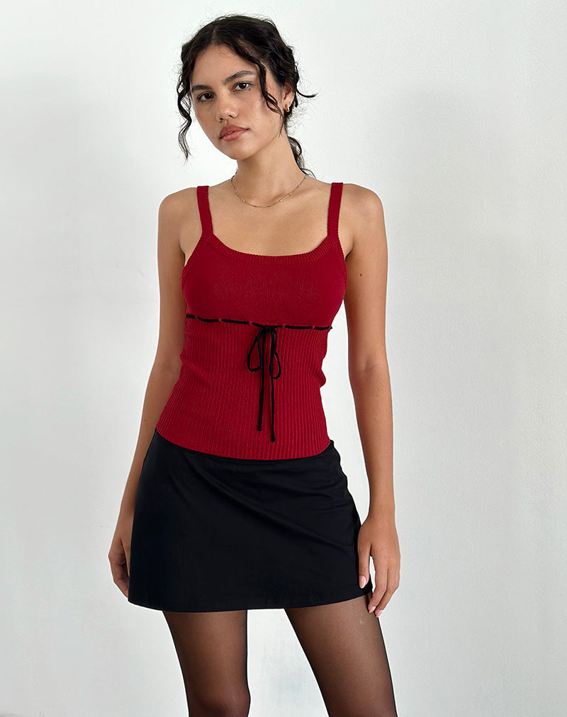 Immagine di Joanie Rib Cami Top in rosso con cravatta nera