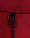 Rosso con cravatta nera
