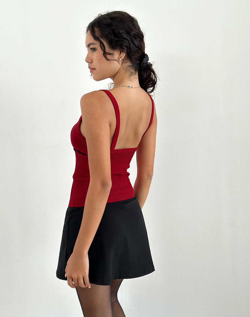 Immagine di Joanie Rib Cami Top in rosso con cravatta nera