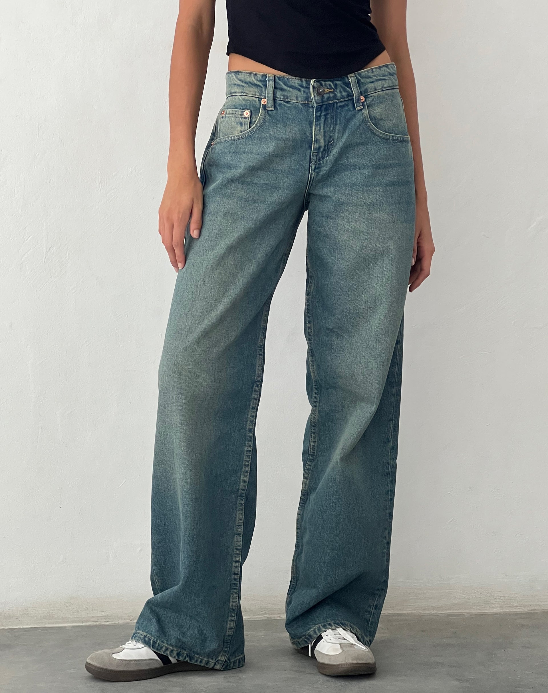 immagine di Jeans paralleli a vita bassa in blu vintage verde