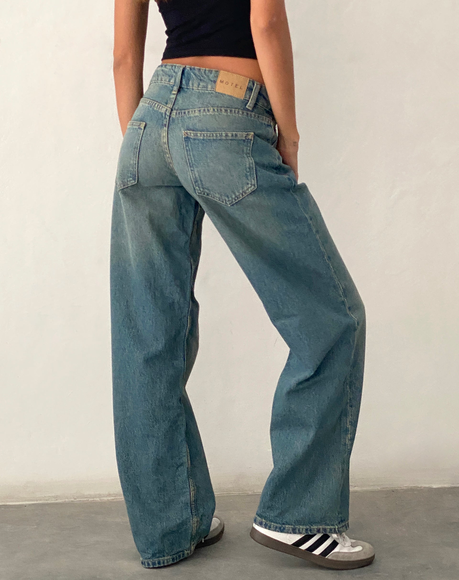 immagine di Jeans paralleli a vita bassa in blu vintage verde