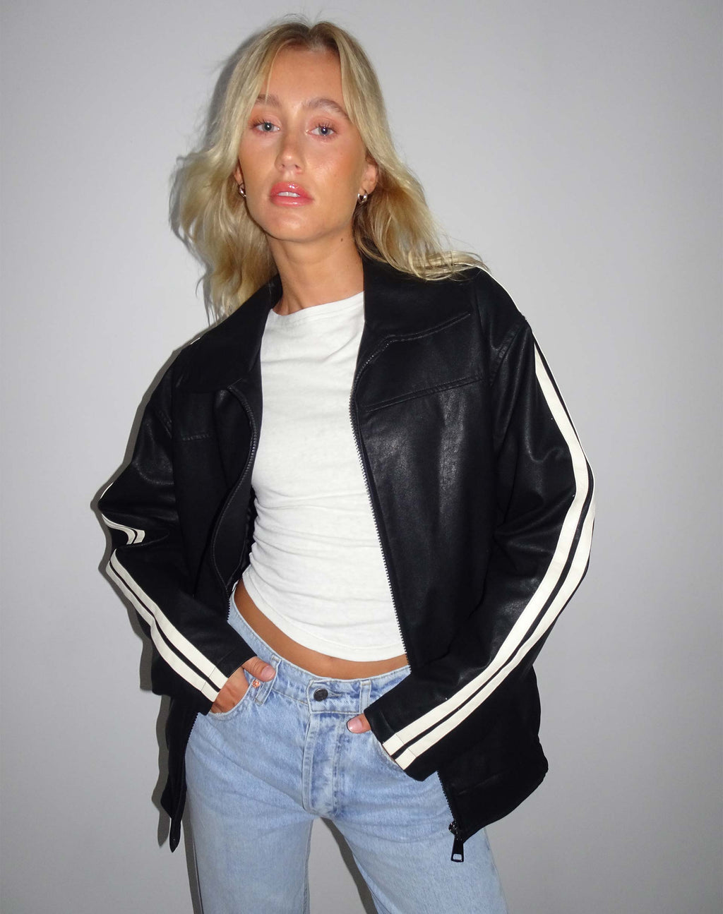 Giacca Javana con zip in PU nero con righe beige