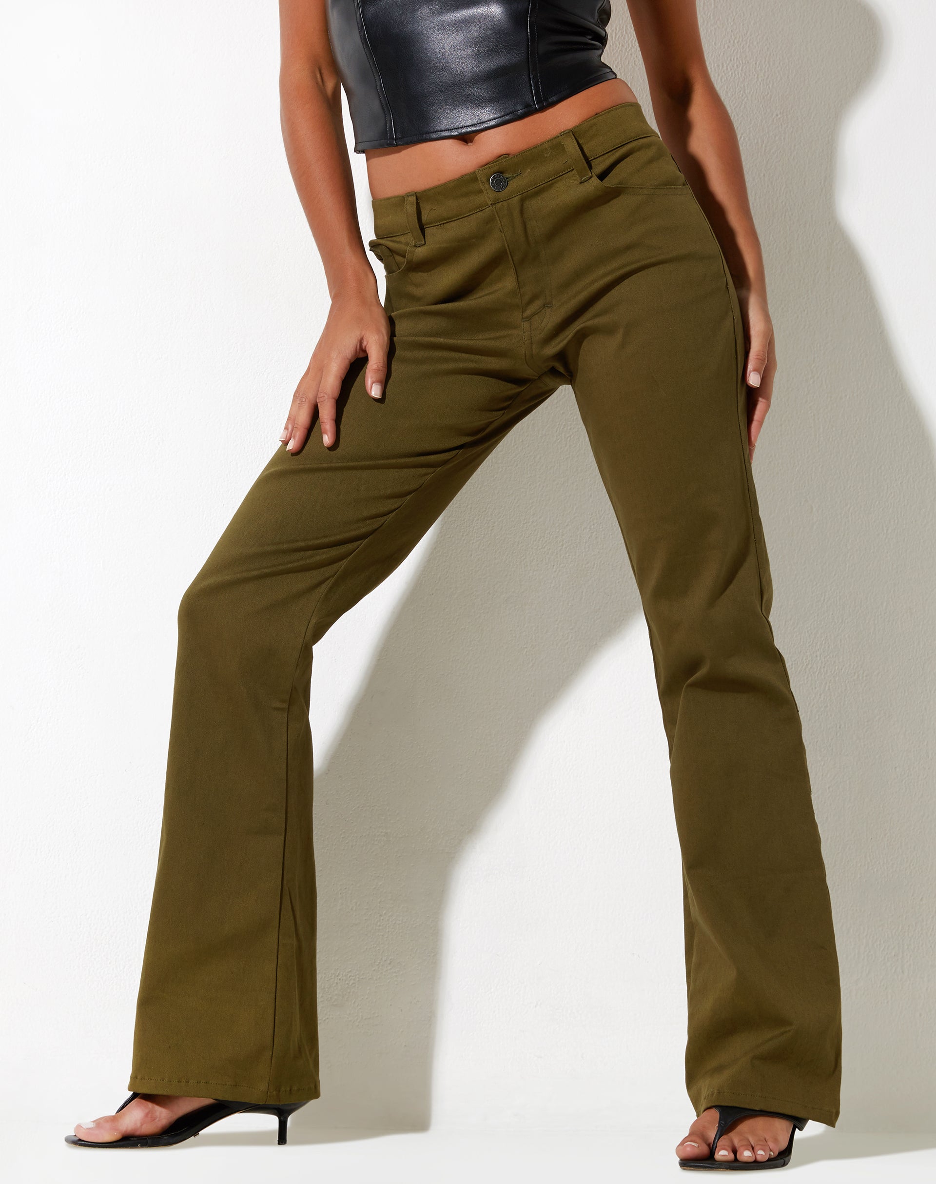 immagine dei pantaloni Jopan in twill oliva scuro