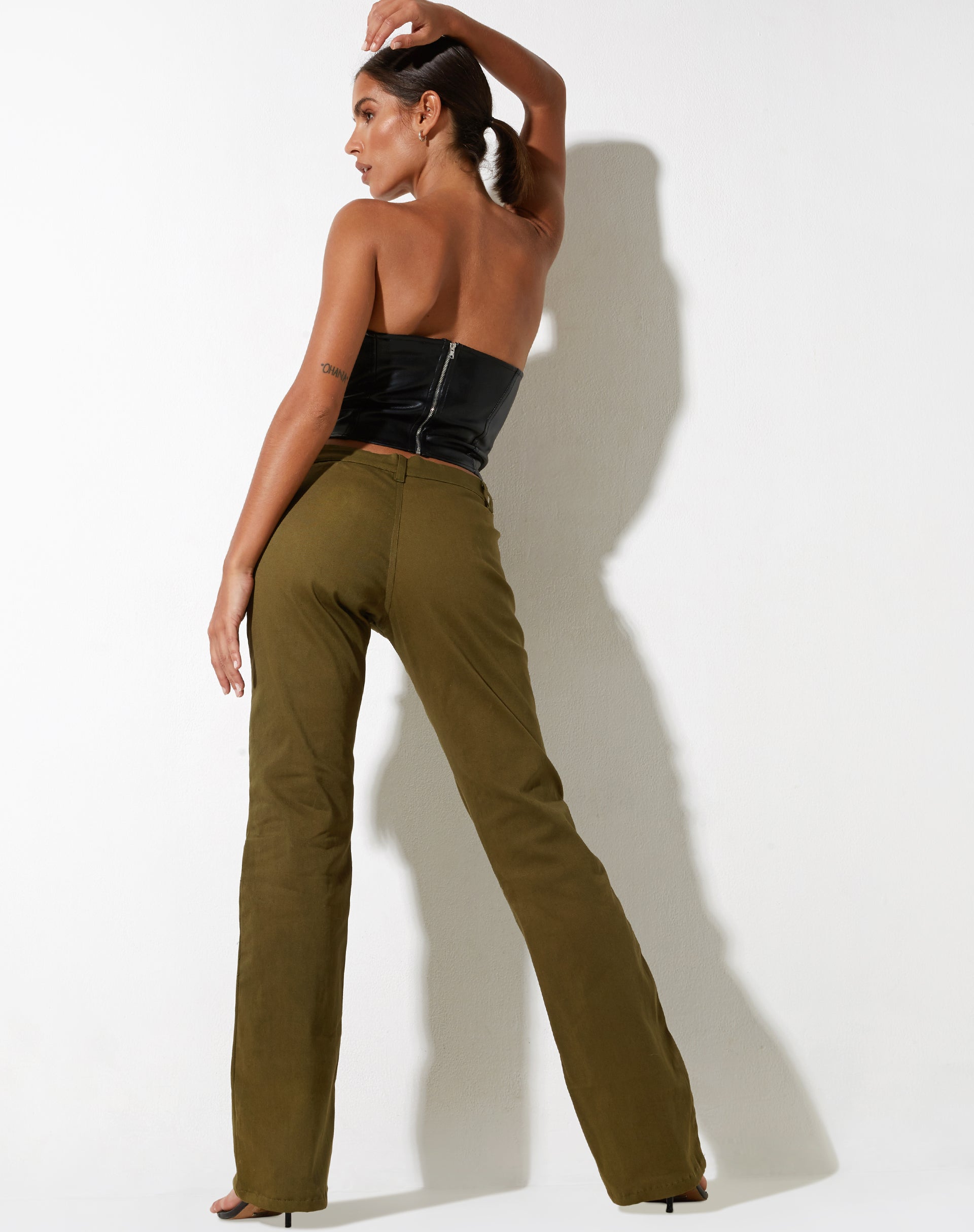 immagine dei pantaloni Jopan in twill oliva scuro