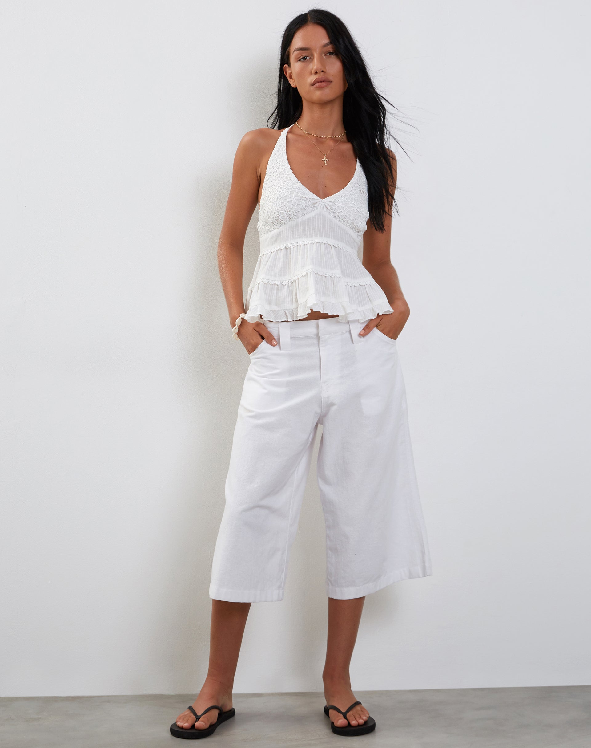 Immagine di Juanita Frill Halterneck Top all'uncinetto bianco