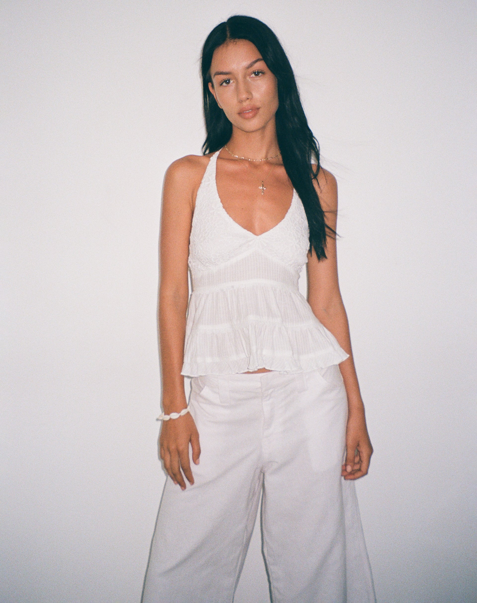 Immagine di Juanita Frill Halterneck Top all'uncinetto bianco