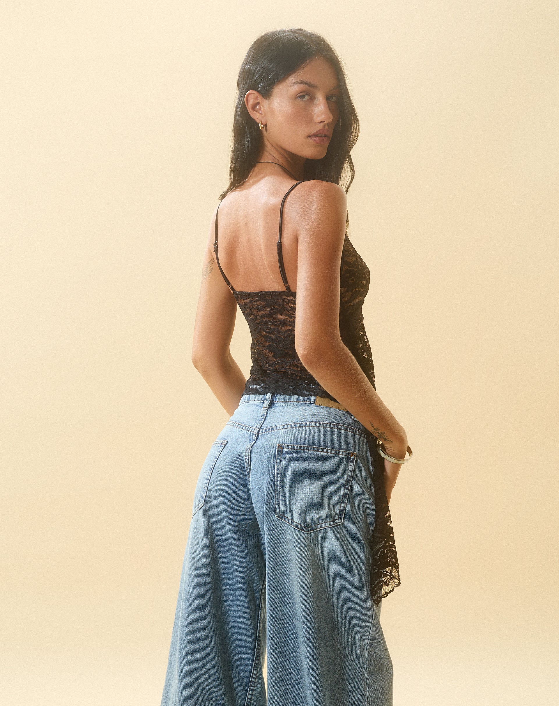immagine di Kacha Cami Top in pizzo nero Jet