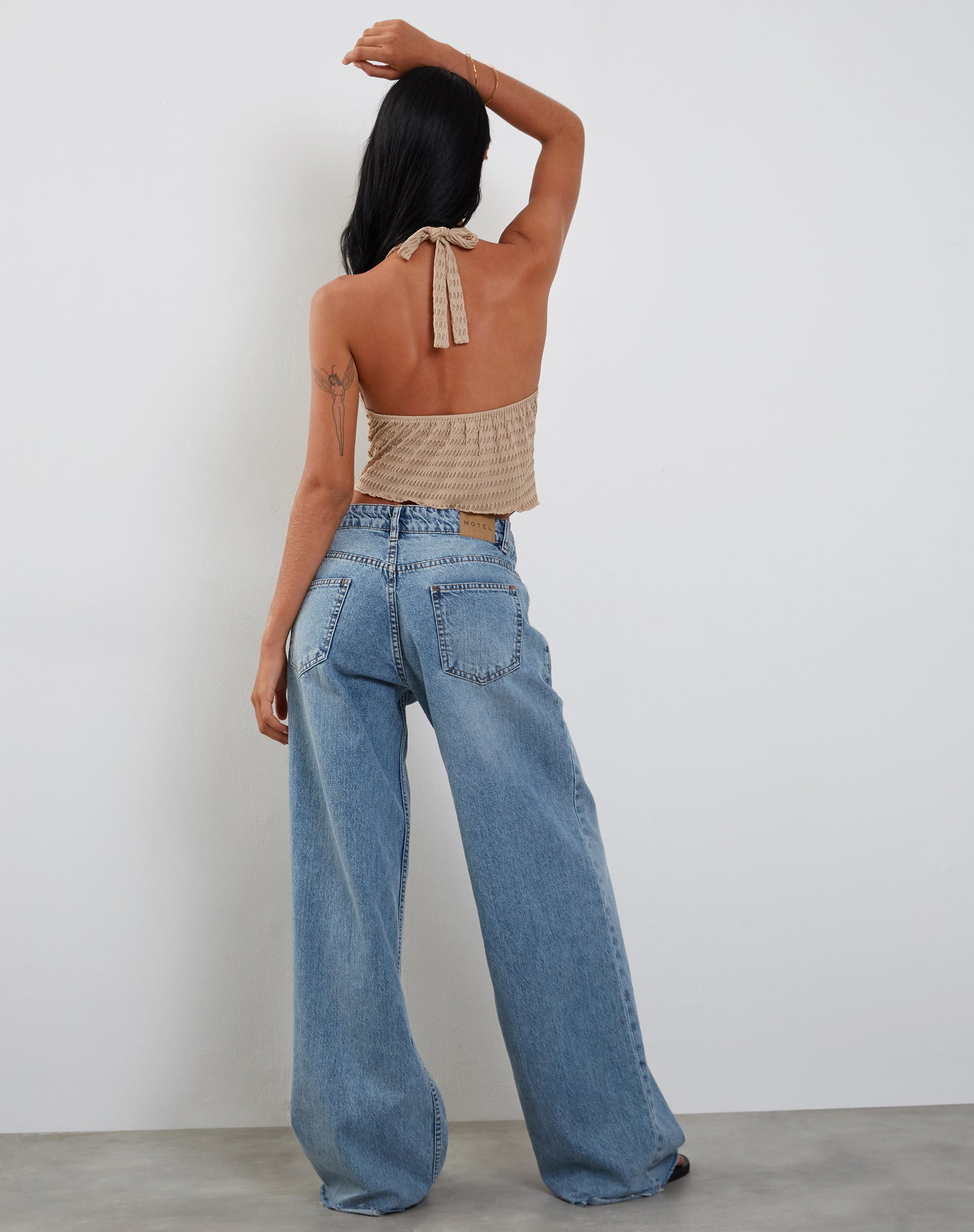 Immagine di Kacie Waffle Knit Halterneck Butterfly Top in Oat