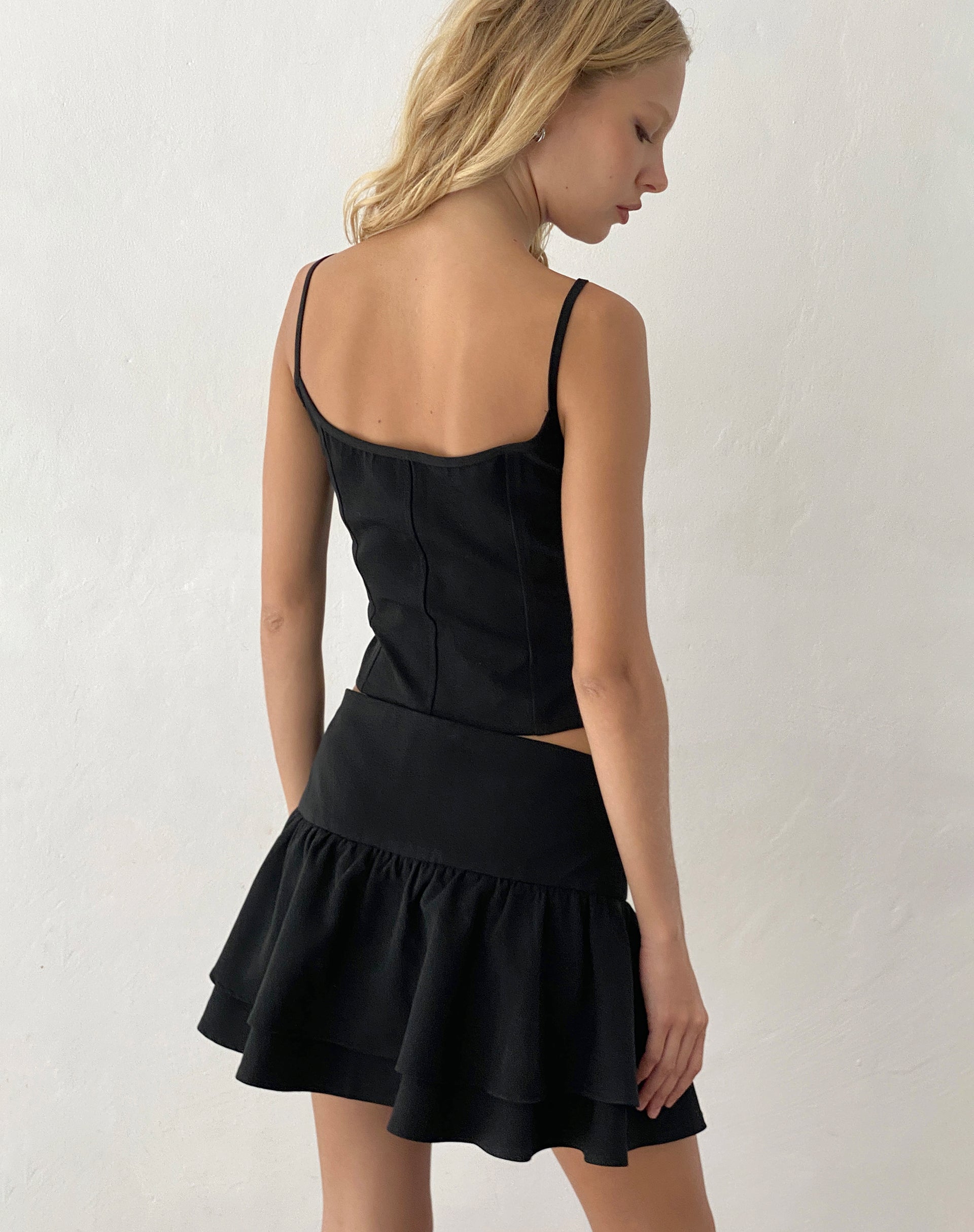 Immagine di Kaida Avorio Top corsetto con dettaglio fiocco in nero sartoriale