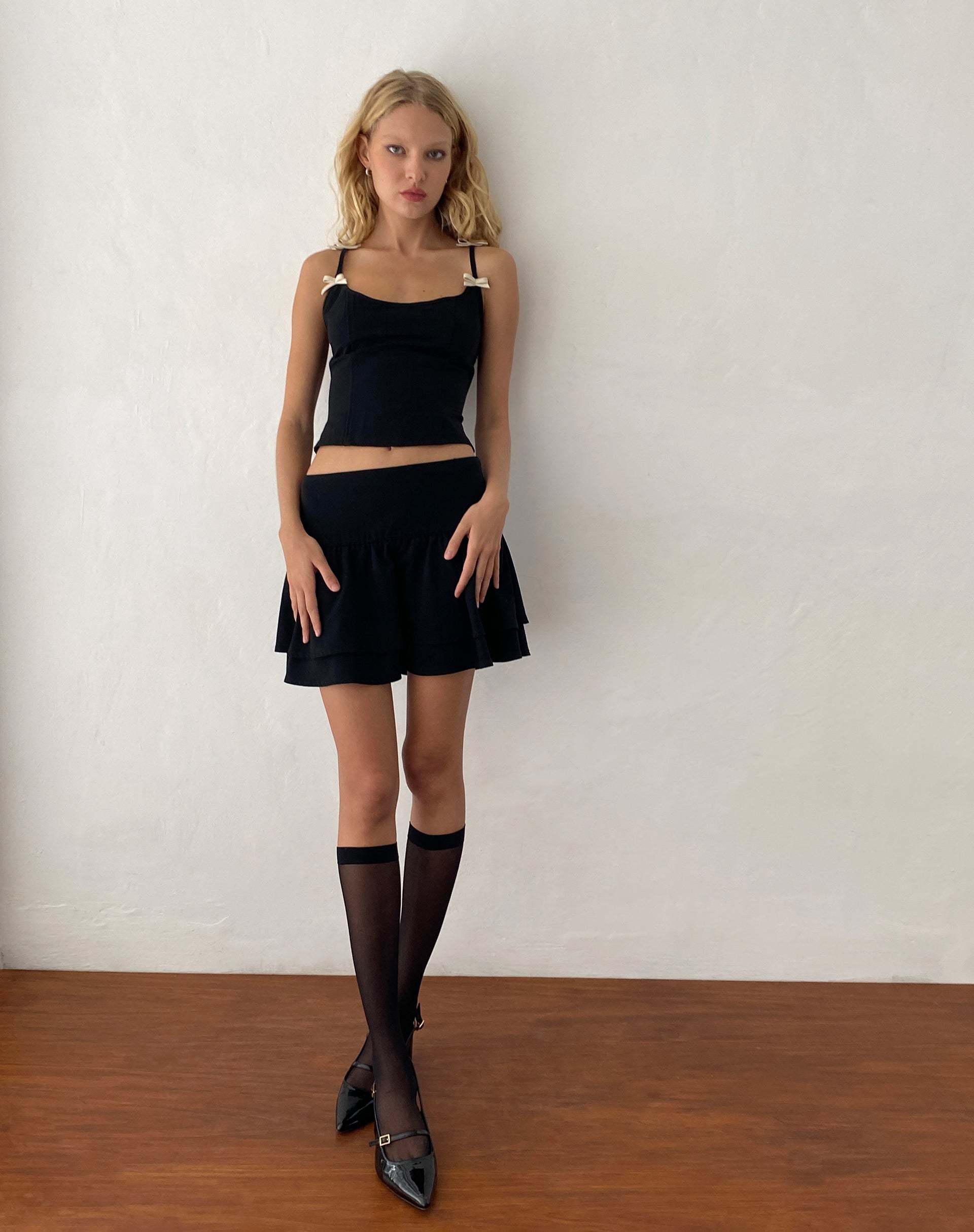 Immagine di Kaida Avorio Top corsetto con dettaglio fiocco in nero sartoriale