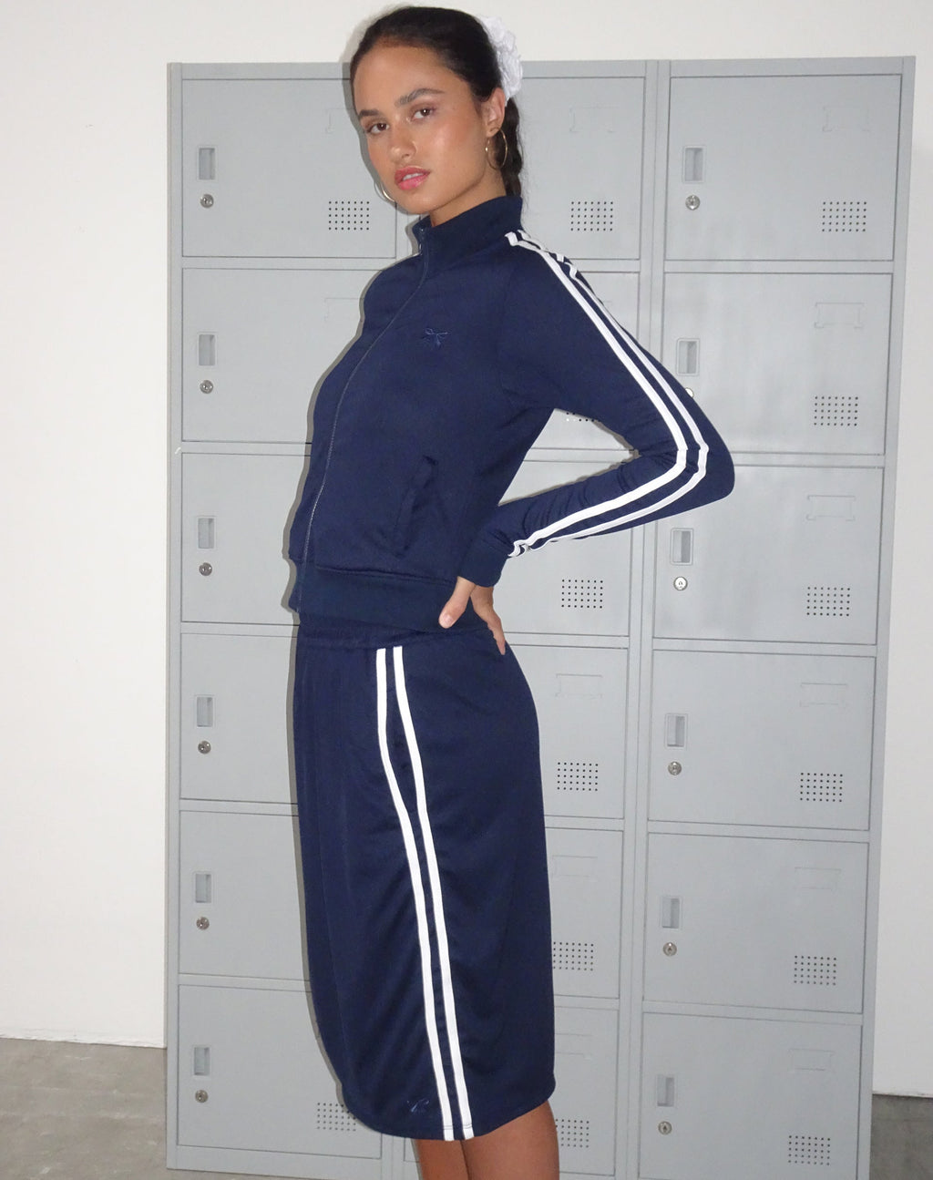 Gonna midi Kaizen in blu navy con doppia riga bianca