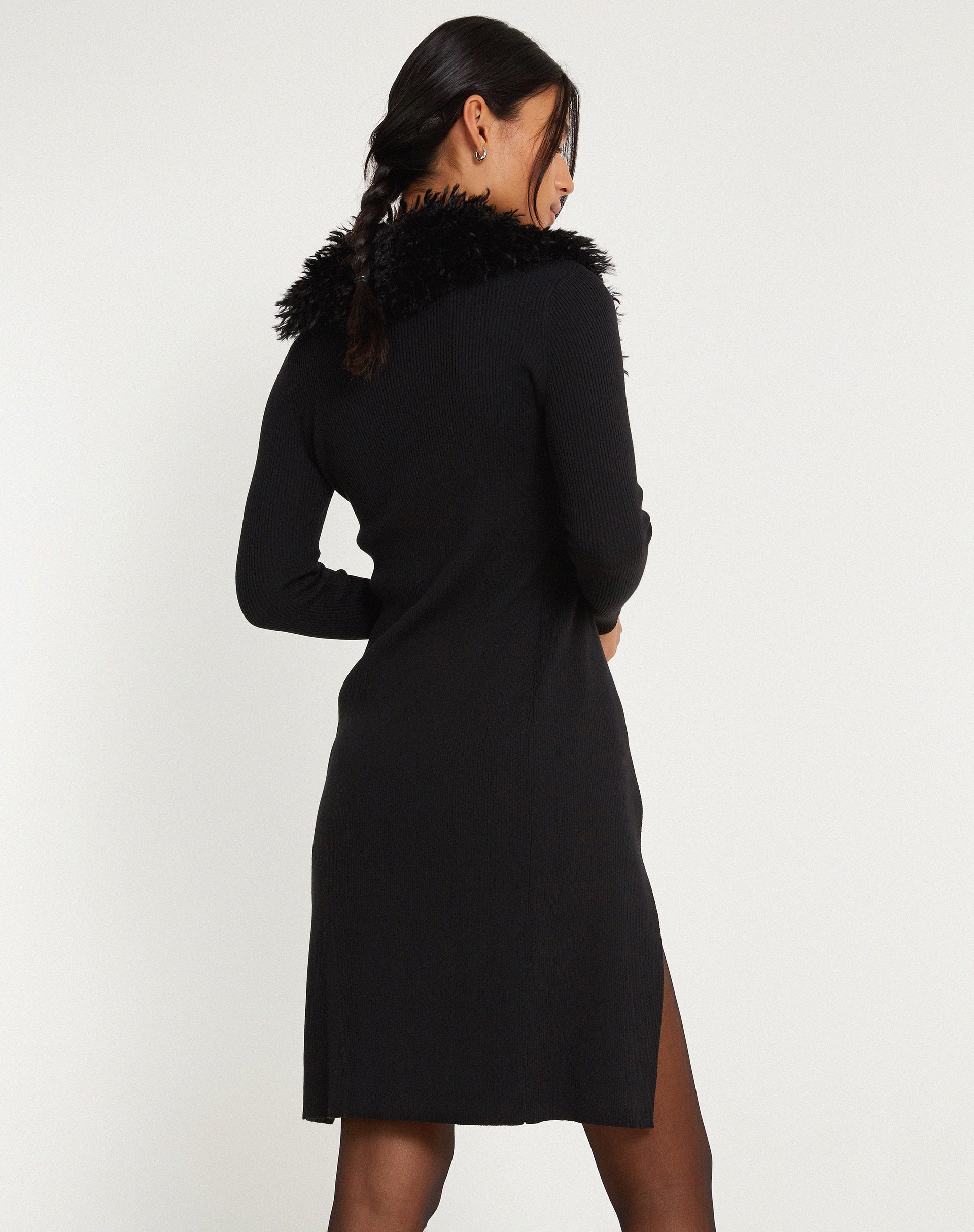 immagine di Kameo Longline Cardi in nero con pelliccia afgana