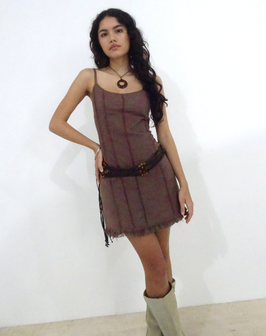 Kaneisa - Mini abito a sottoveste con pintuck in Taupe profondo