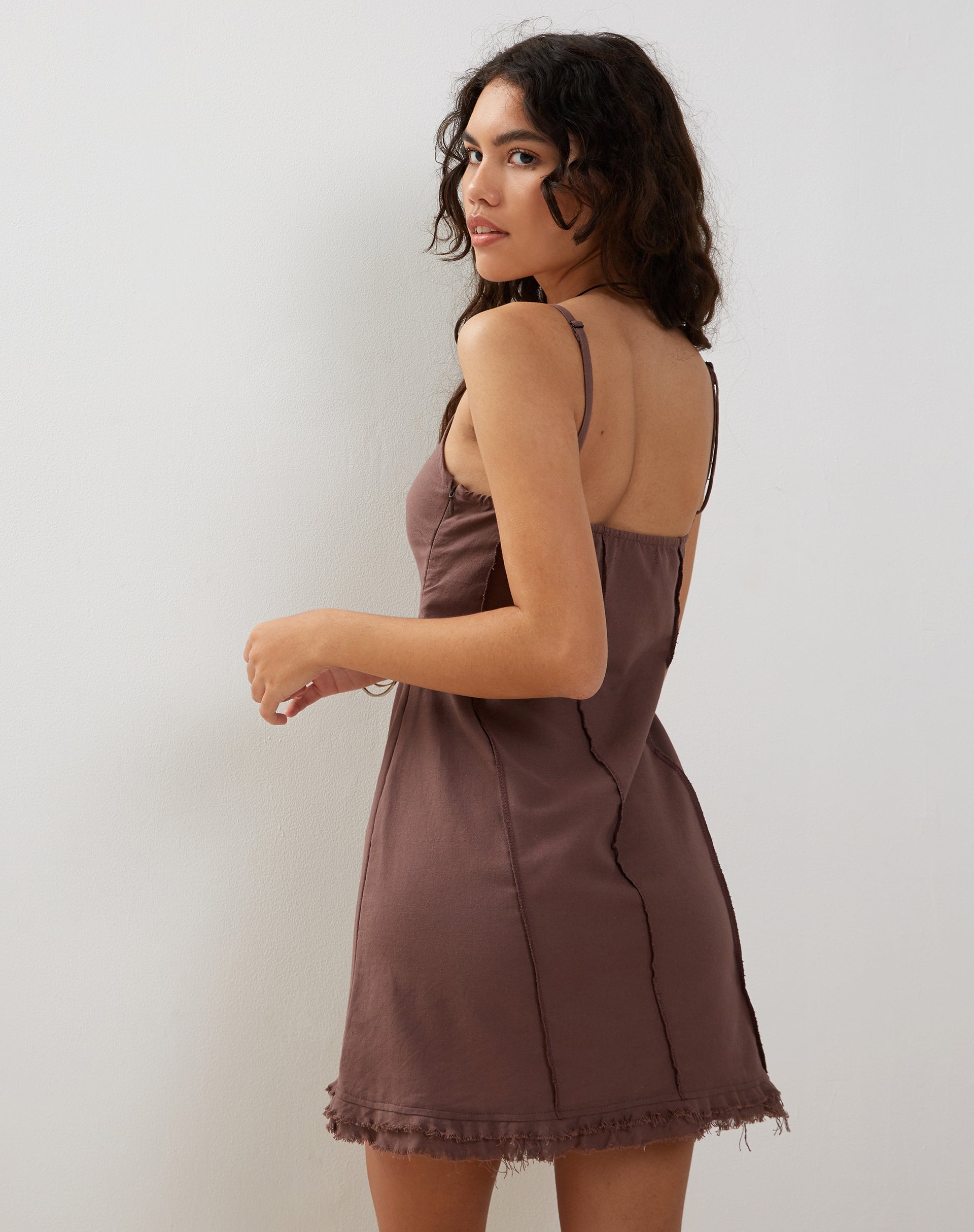 Immagine di Kaneisa Pintuck Mini Slip Dress in Deep Taupe