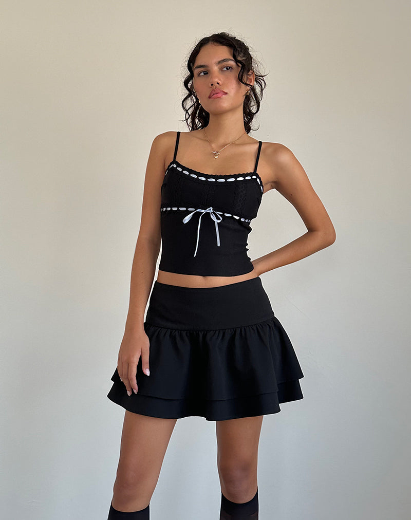 Immagine di Karda Cami Top nero con nastro a contrasto
