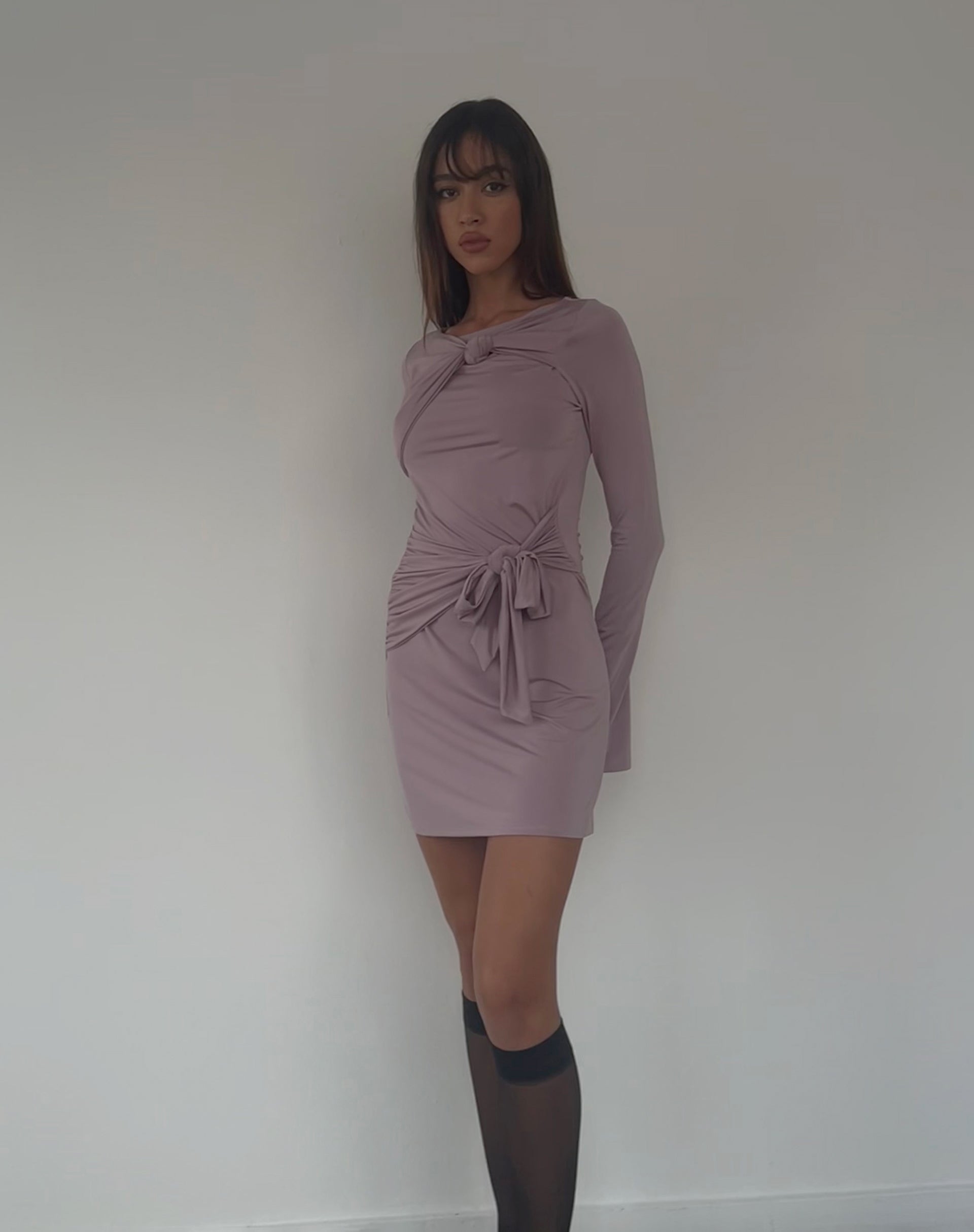 Immagine di Kari Knot Mini Dress in Slinky Mauve