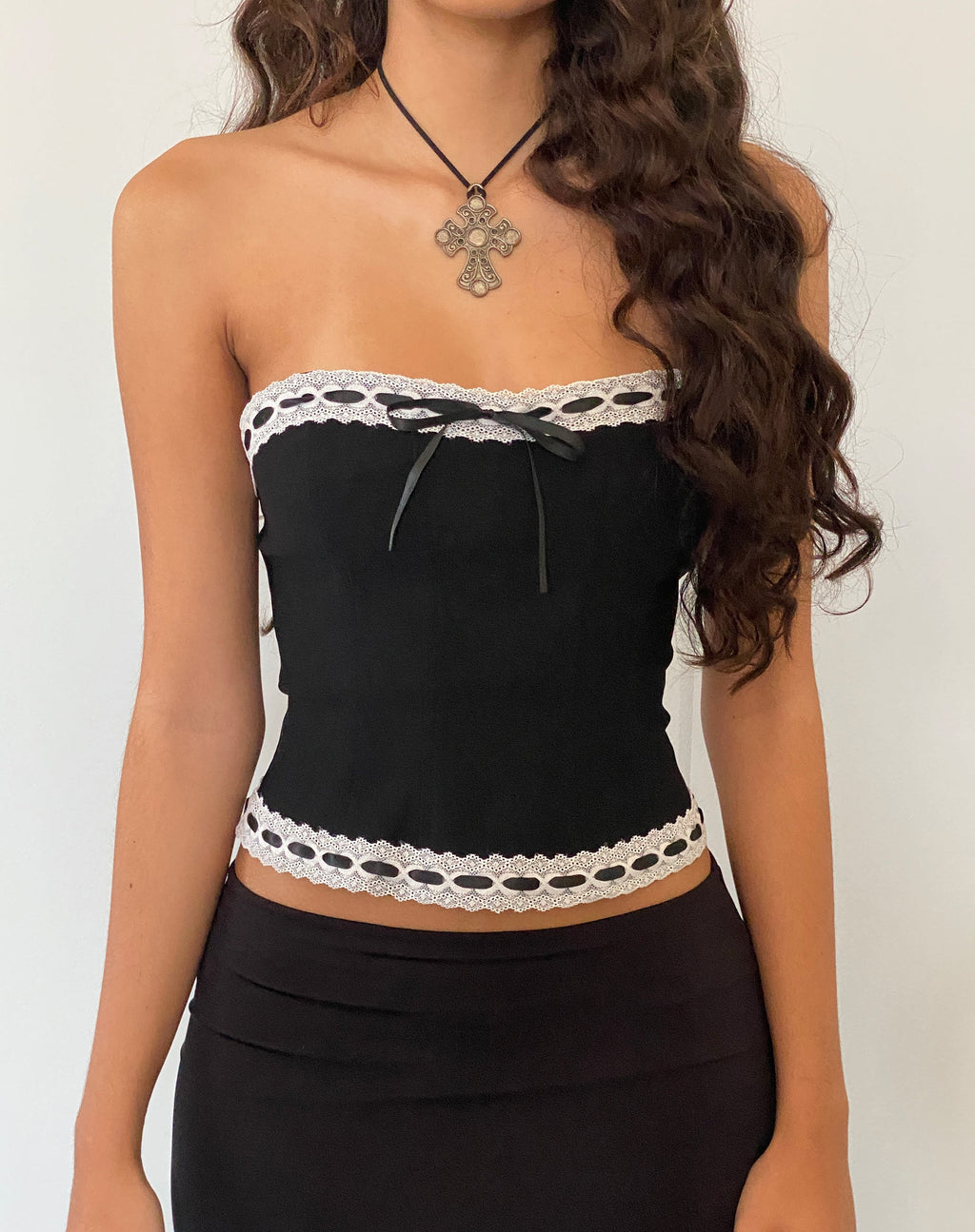Top corsetto con bordo in pizzo Karida, nero