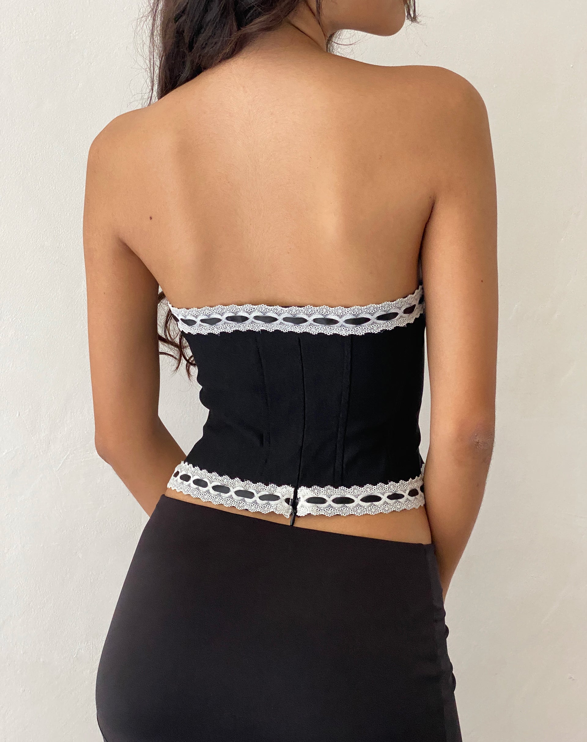 immagine di Karida Top corsetto con bordo in pizzo nero