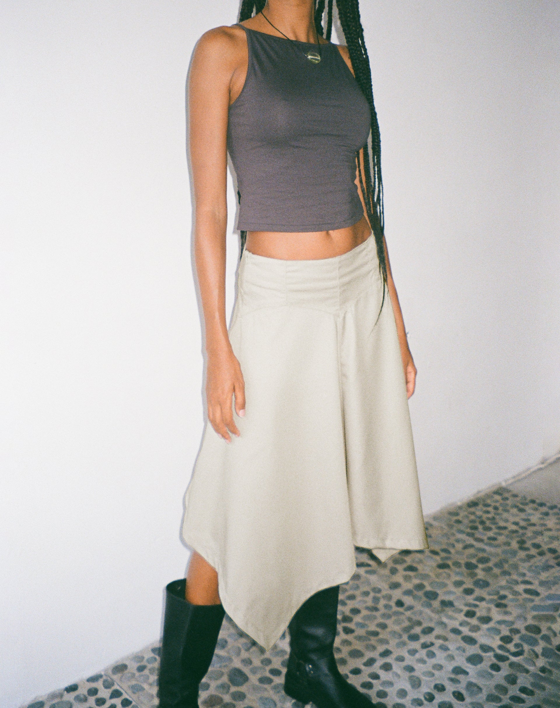 Immagine di MOTEL X JACQUIE Karsyn Gonna midi asimmetrica in Oat