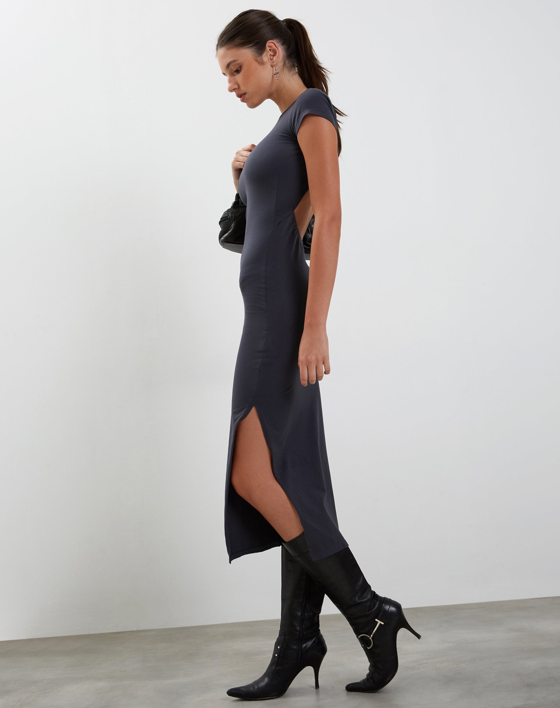 Immagine di Kasor Vestito midi aperto sul retro in Ocean Storm