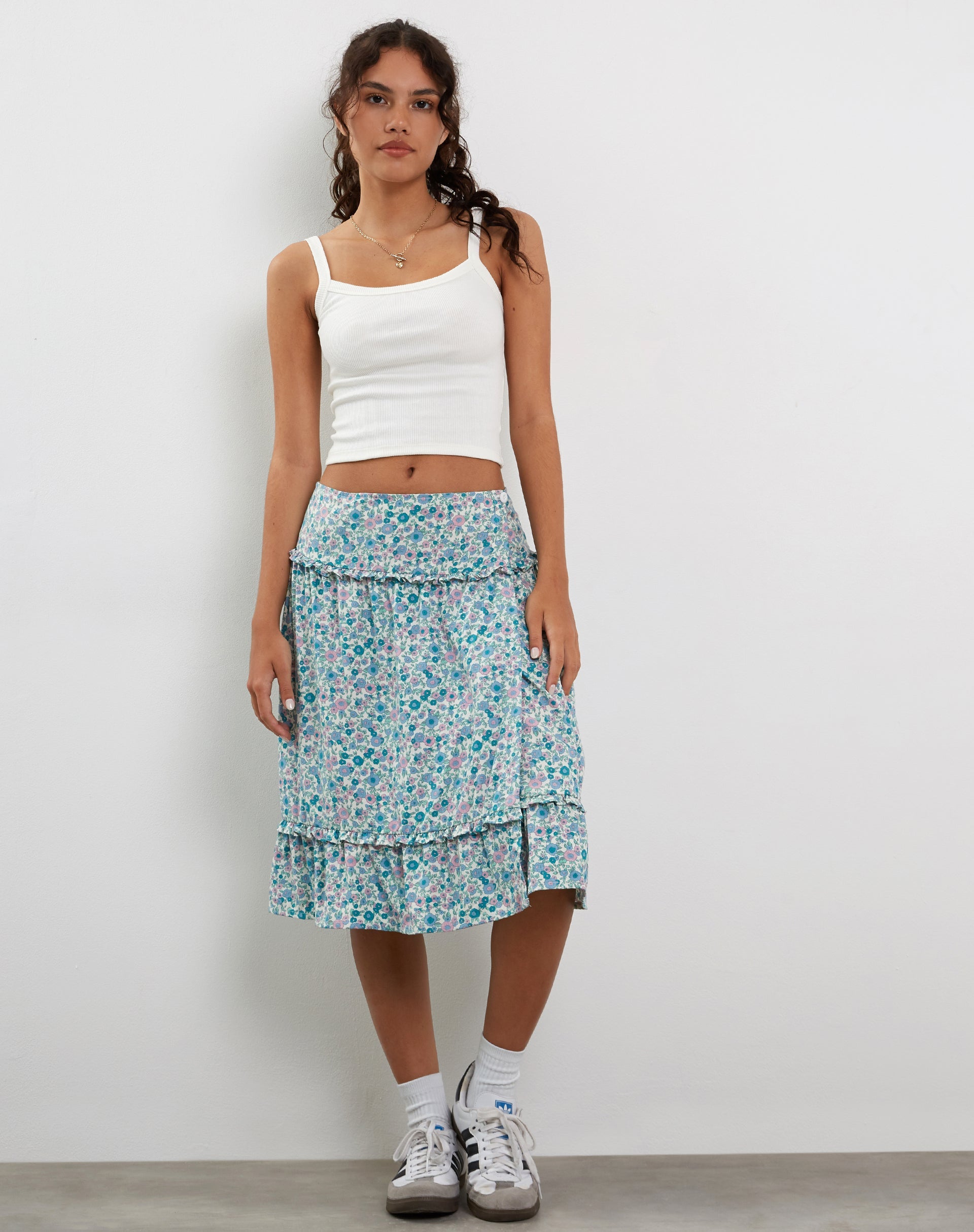 Immagine di Kasya Frill Hem Midi Wrap Gonna in Flower Power Blue