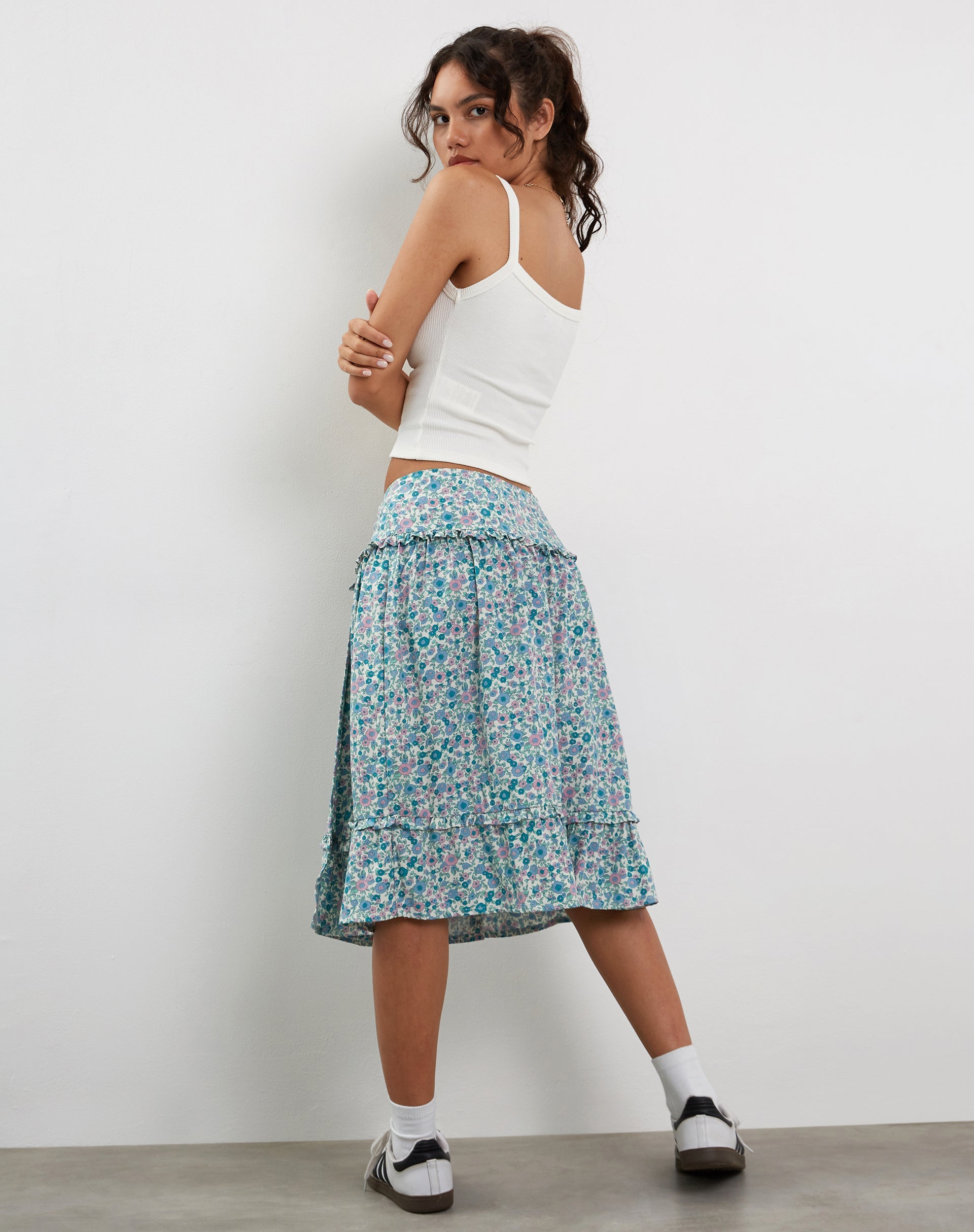 Immagine di Kasya Frill Hem Midi Wrap Gonna in Flower Power Blue