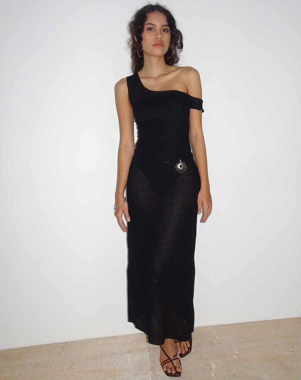Maxi abito Katja in crochet nero strutturato