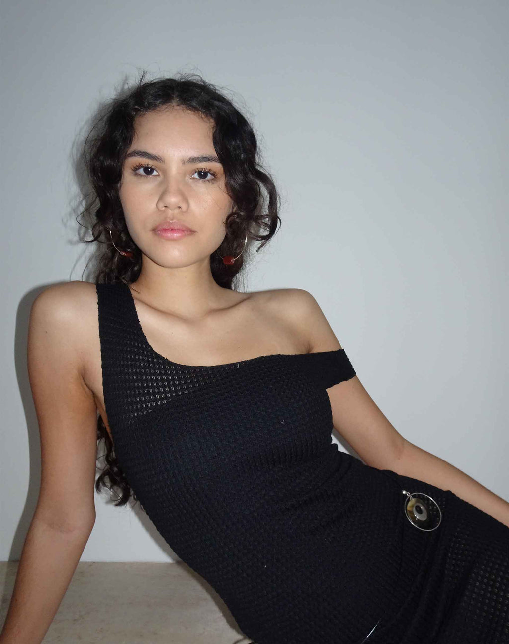 Maxi abito Katja in crochet nero strutturato