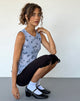 immagine del top Katnis in maglia floreale blu inchiostro