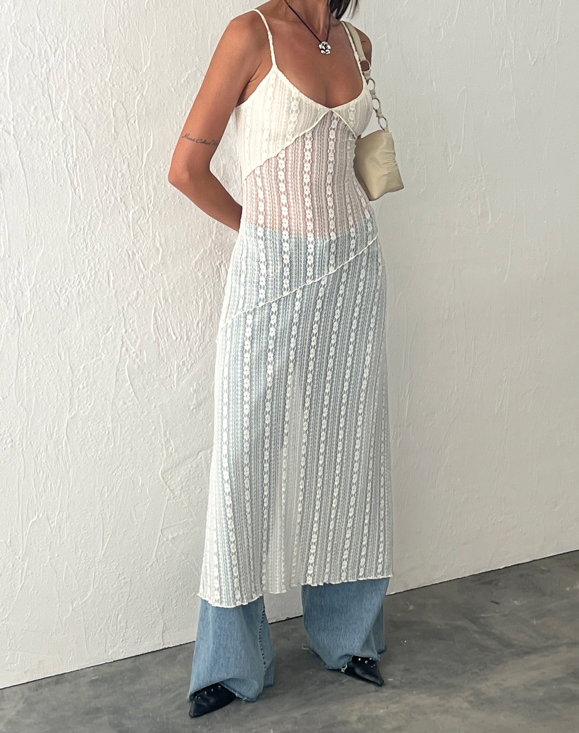 Immagine di Kehlani Vestito midi trasparente in pizzo crema