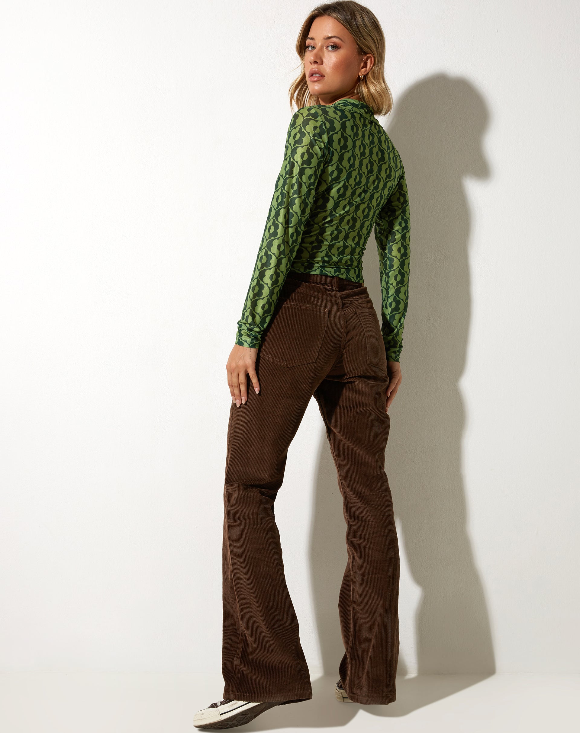 immagine di Kelly Cropped Shirt in verde margherita ondulato