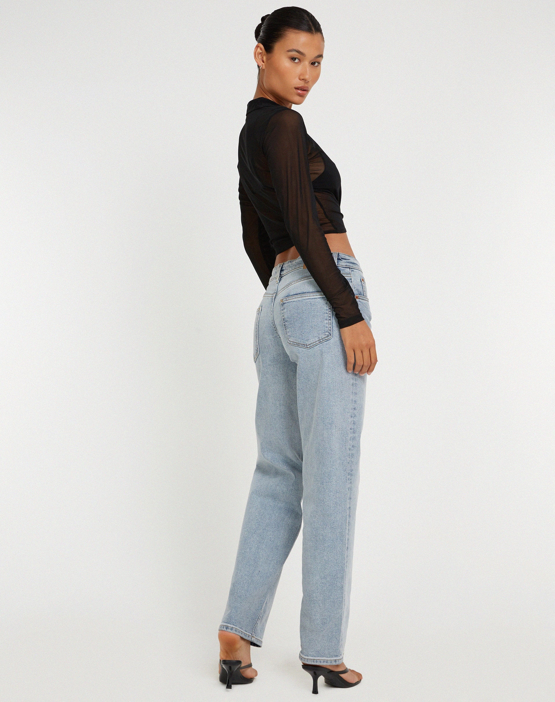 immagine di Kelly Cropped Shirt in maglia nera