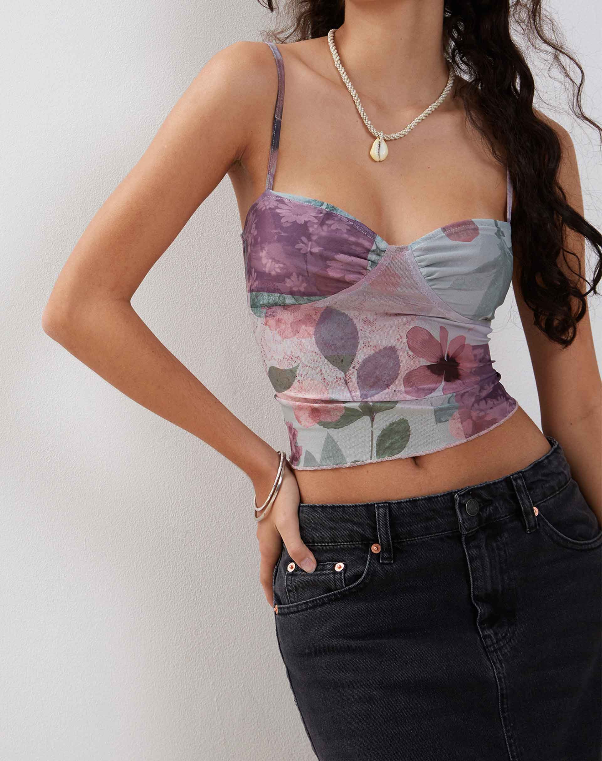Immagine di Kikan Cropped Mesh Cami in Scrapbook Astratto