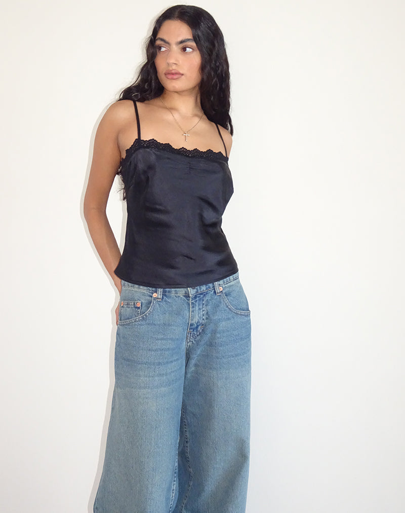 immagine di Kira Top in raso nero con pizzo nero