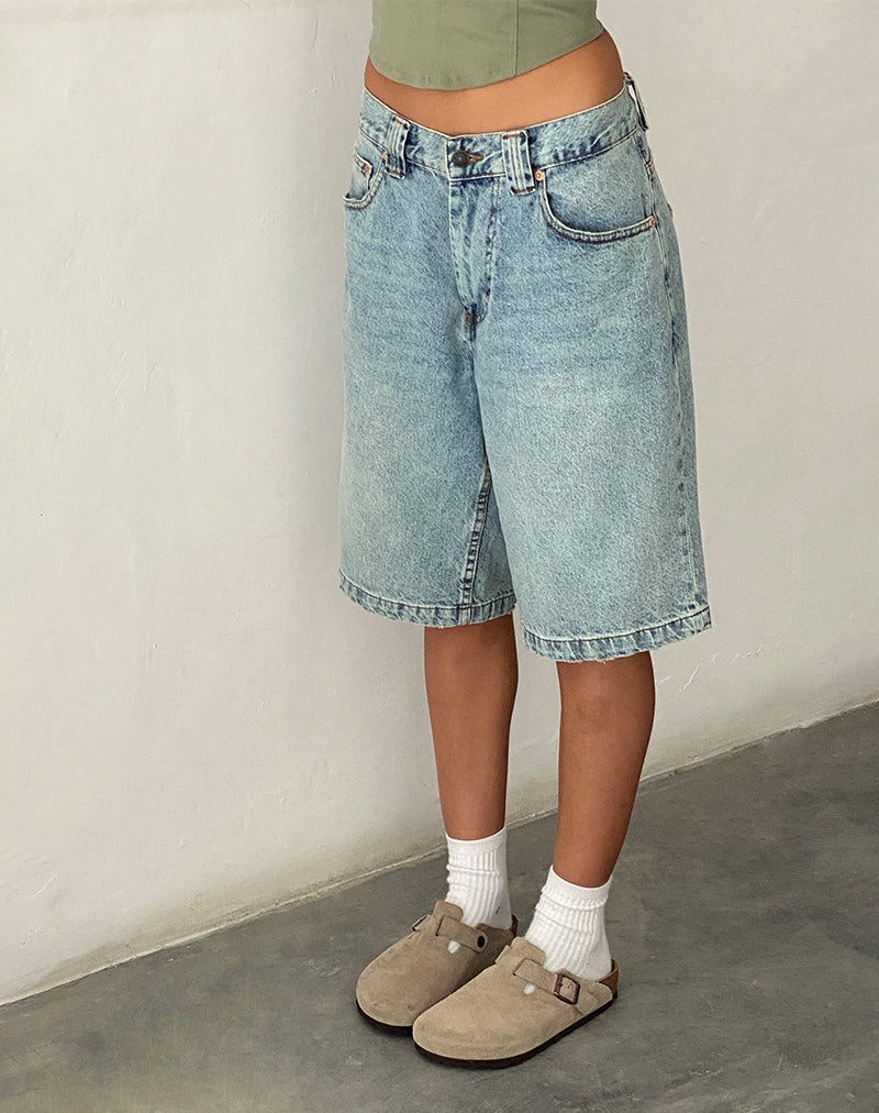 Pantaloncini skater a vita bassa in denim bleach