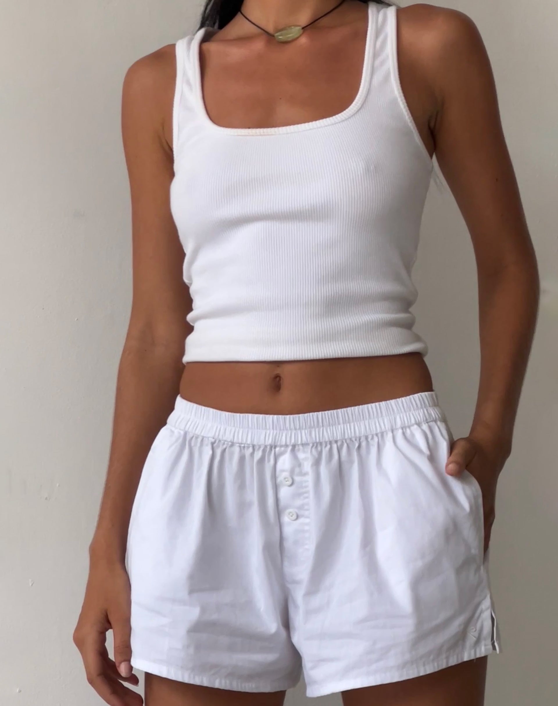 immagine di MOTEL X JACQUIE Laboxe Pantaloncini corti bianchi con fiocco