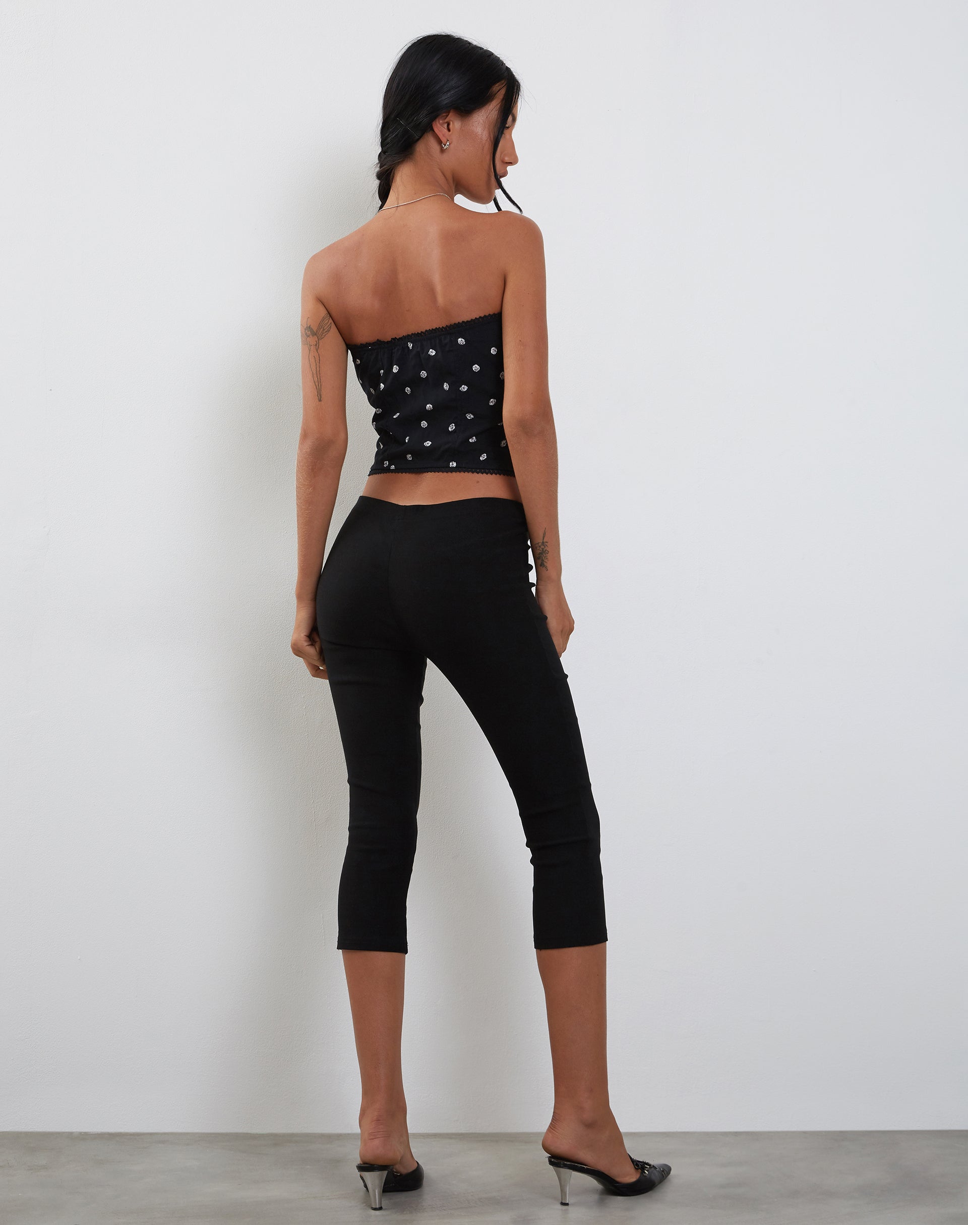 Immagine di Lacey Button Front Corset Top in Ditsy Rose Nero