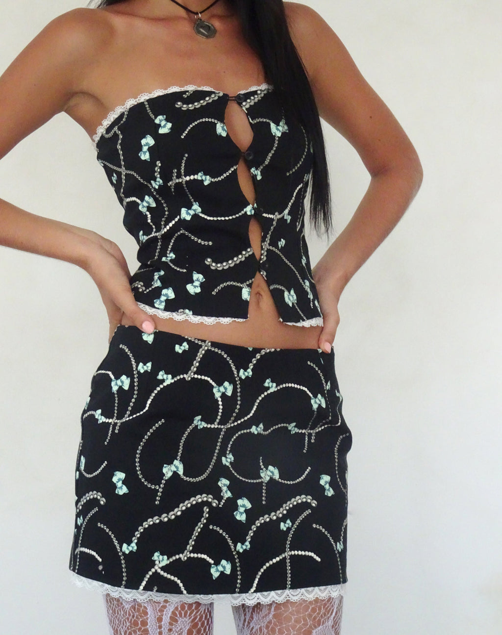Corsetto a fascia Lacur nero con stampa di perle e fiocchi