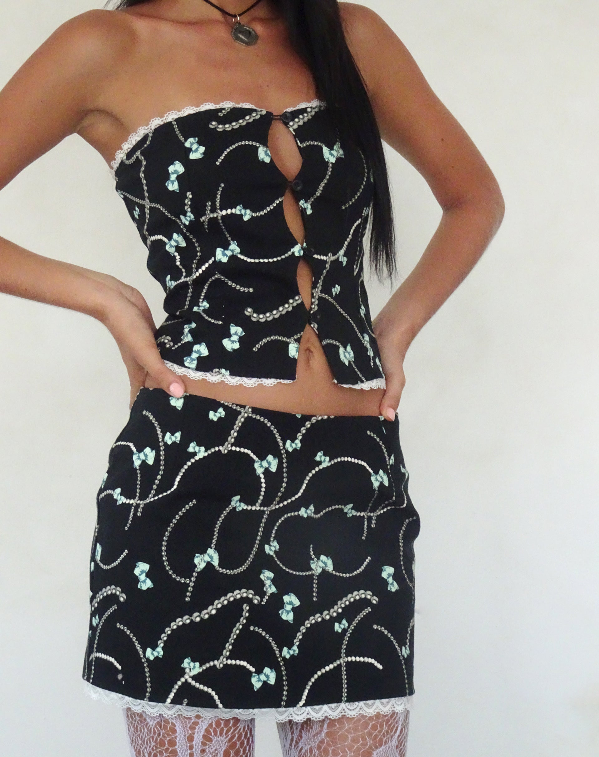 Immagine di Lacur Corsetto a fascia nero con stampa di perle e fiocchi