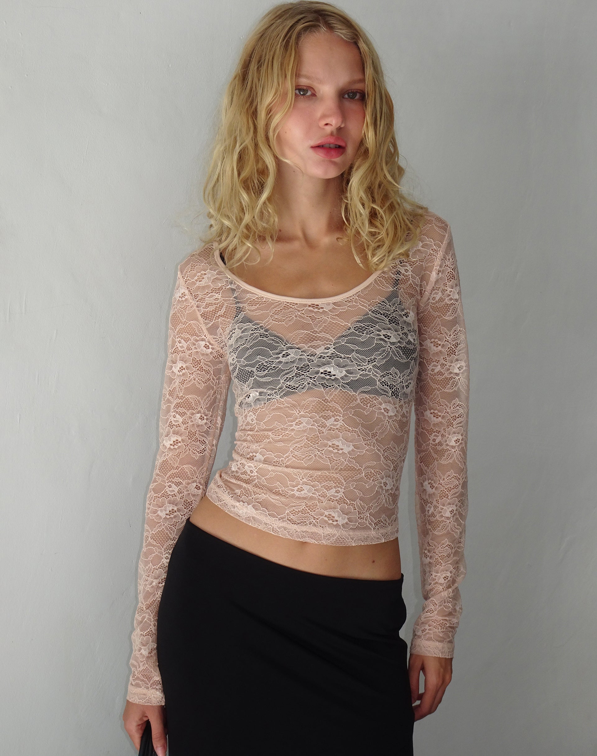 Immagine di Lainey Top in pizzo a maniche lunghe in Blush